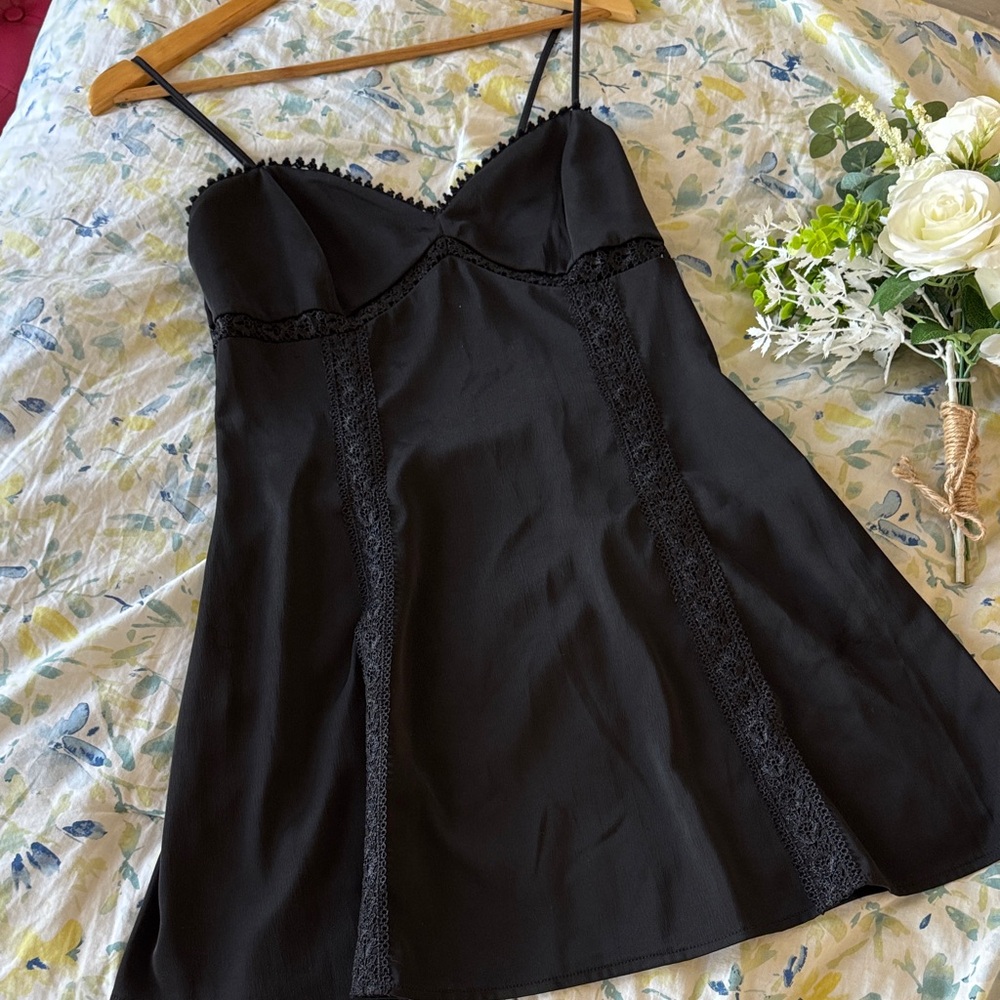 Elegant Black Lace Trim Chemise